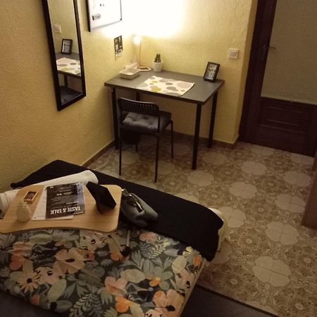 Gemuetliches Zimmer "Gold" Fuer 2 Personen Und Katzenliebhaber Valenza Esterno foto